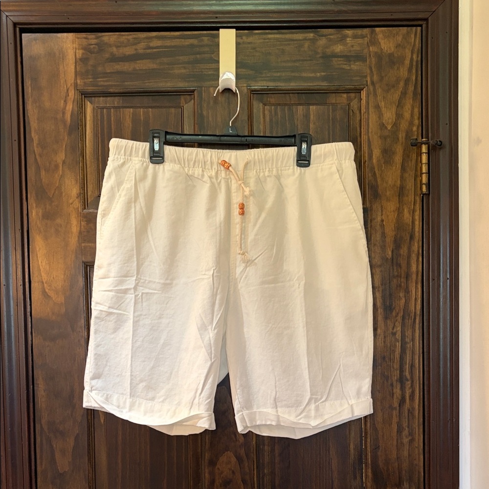 Men's White Cotton Drawstring Flat-Front Shorts